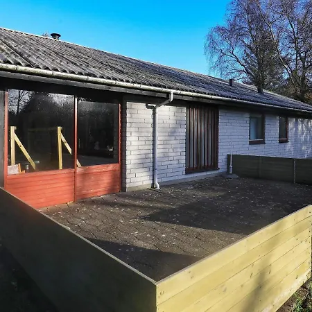Modern In Vesl S With Terrace Feriehus *